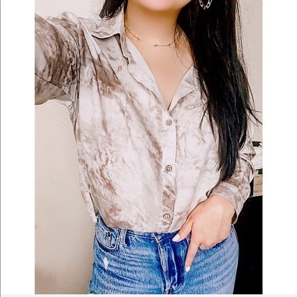 April Reign Tops - Neutral Tie-dye Button Up Blouse‎